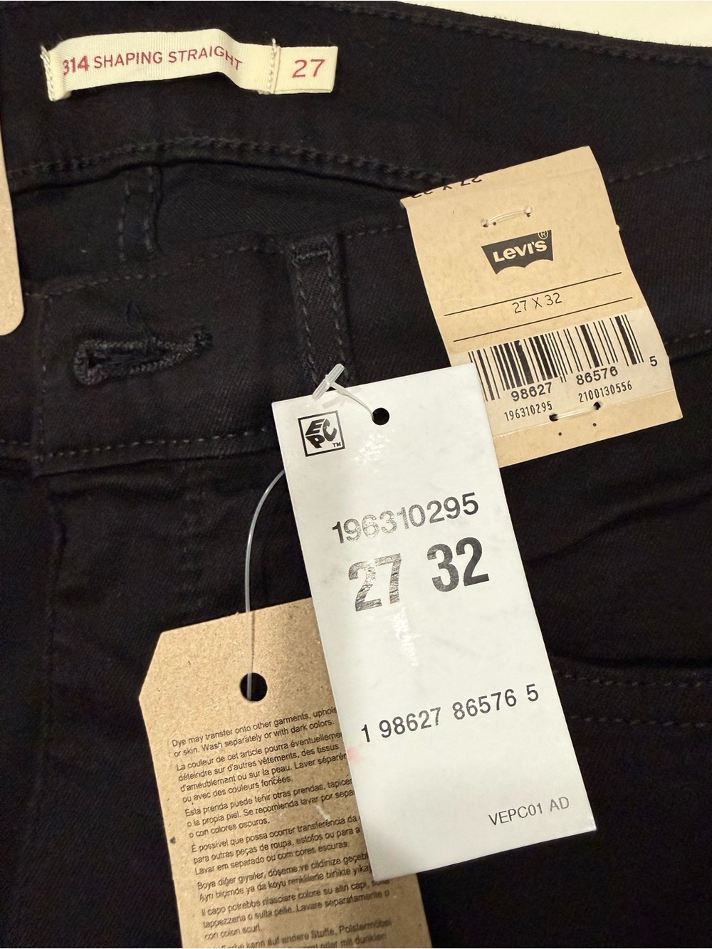 New Levi's 314 Shaping Straight Jeans in Black - size 4